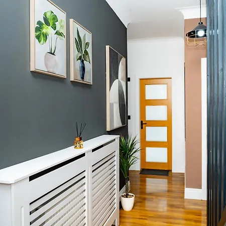 Luxury 5bd, Gym, Parking, Bus To Airport, Sleeps10 *