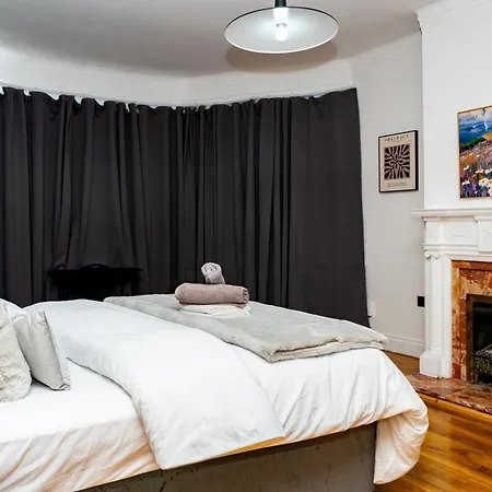 Luxury 5bd, Gym, Parking, Bus To Airport, Sleeps10 Villa