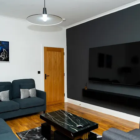 Luxury 5bd, Gym, Parking, Bus To Airport, Sleeps10