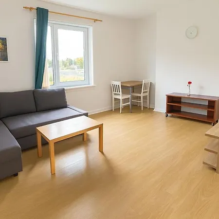 Bright & Spacious 2 Bedroom Flat