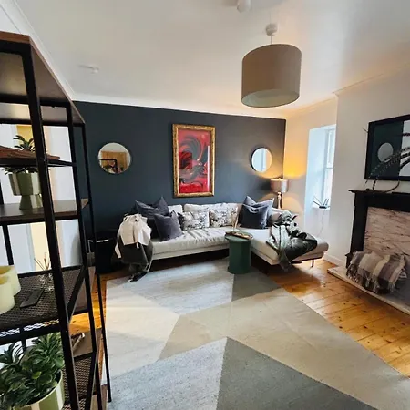 Diagon Alley Two Bed Victoria Street Grassmarket