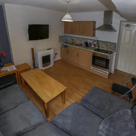 Two Bedroom In Newtown Apartment