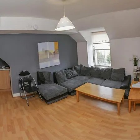 Apartment Two Bedroom In Newtown *