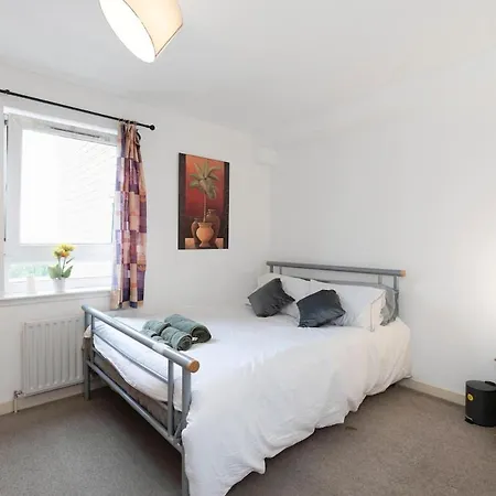 Modern 2br Flat, Parking & Balcony In 아파트