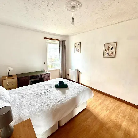Spacious 3 Bedroom Flat