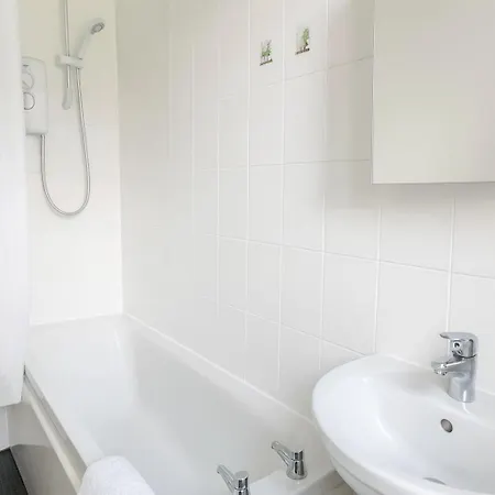 Lägenhet Bright & Spacious 2 Bedroom Flat