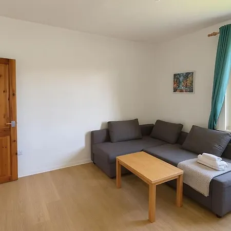 Bright & Spacious 2 Bedroom Flat Lägenhet *