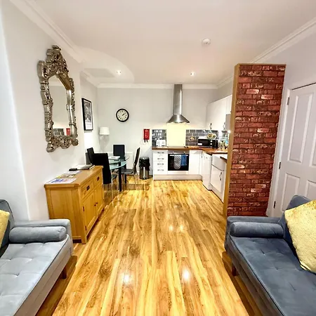 Historic Mews House 2br In Centre Edinburgh