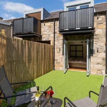 Luxury Centre Coach House, Garden & Balconies * Edinburgh