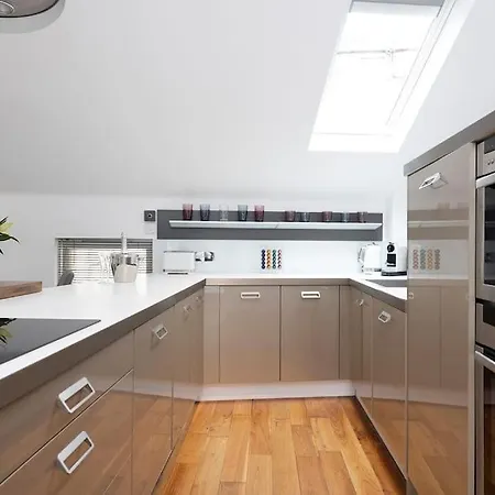 Apartment Luxury Centre Coach House, Garden & Balconies *