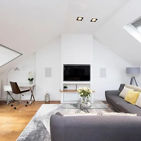 Apartment Luxury Centre Coach House, Garden & Balconies Edinburgh