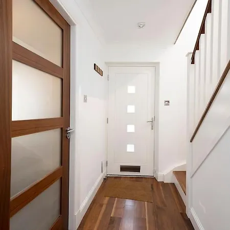 Luxury Centre Coach House, Garden & Balconies Apartment Edinburgh
