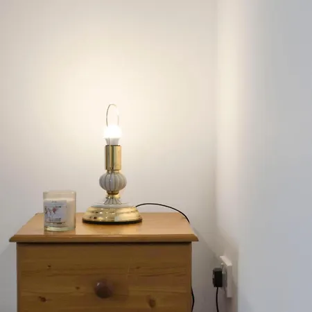 Modern 2br Flat, Parking & Balcony In 아파트