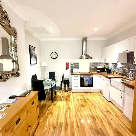 Apartment Historic Mews House 2br In Centre Edinburgh