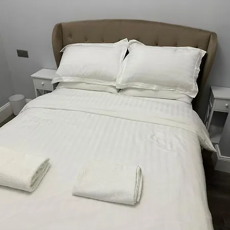 Centre Ground Floor 3 Bedroom *