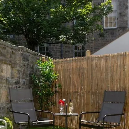 Apartment Luxury Centre Coach House, Garden & Balconies Edinburgh