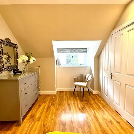 Historic Mews House 2br In Centre * Edimburgo