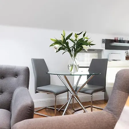 Luxury Centre Coach House, Garden & Balconies Apartment Edinburgh