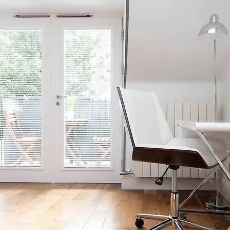 Luxury Centre Coach House, Garden & Balconies *
