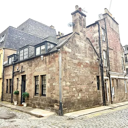Historic Mews House 2br In Centre 爱丁堡