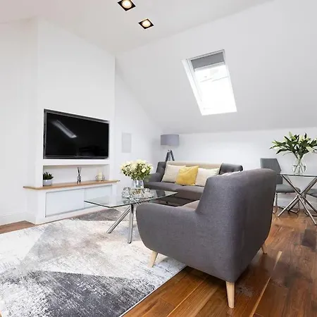 Apartment Luxury Centre Coach House, Garden & Balconies *