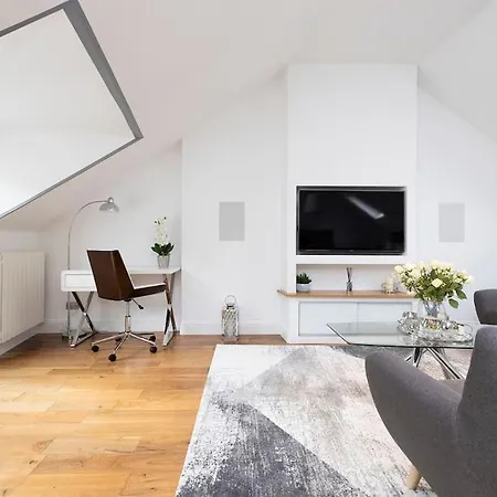 Luxury Centre Coach House, Garden & Balconies * Edinburgh