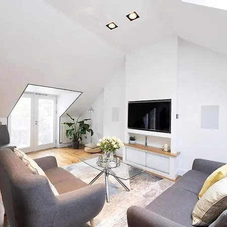Apartment Luxury Centre Coach House, Garden & Balconies *