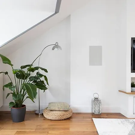 Apartment Luxury Centre Coach House, Garden & Balconies *