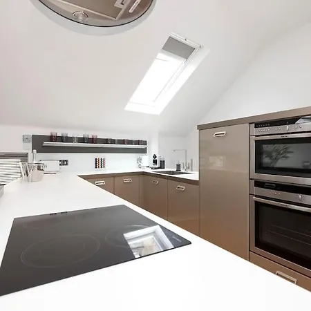 Luxury Centre Coach House, Garden & Balconies Apartment Edinburgh