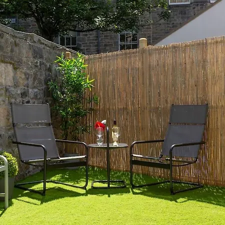 Luxury Centre Coach House, Garden & Balconies Apartment Edinburgh