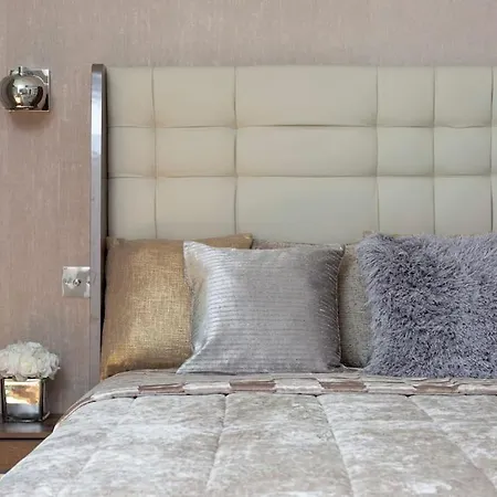 Luxury Centre Coach House, Garden & Balconies Edinburgh