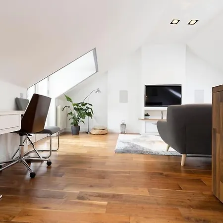 Apartment Luxury Centre Coach House, Garden & Balconies *