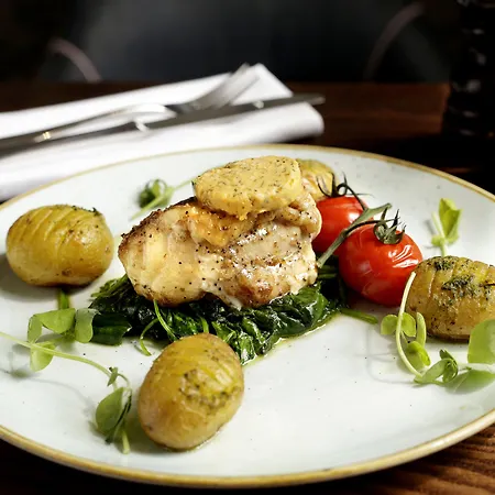 Nira Caledonia Hotel 4*