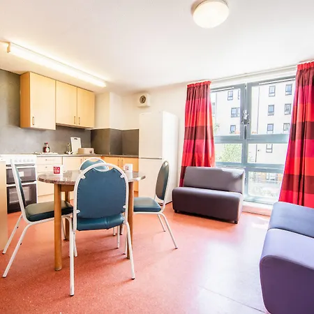 Euro Halls Apartment *