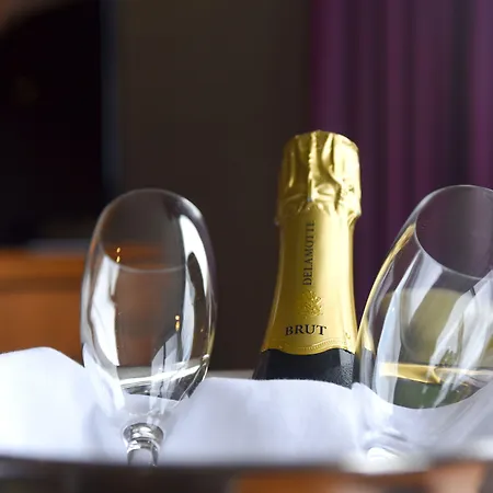 Hill Place 호텔 4*