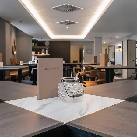 Hill Place Hotell 4*