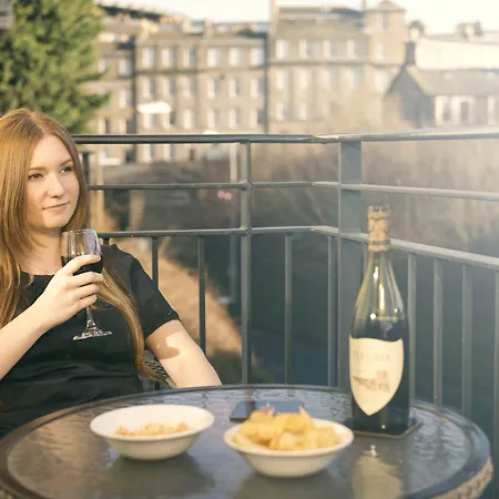 Fountain Court - Harris 4*