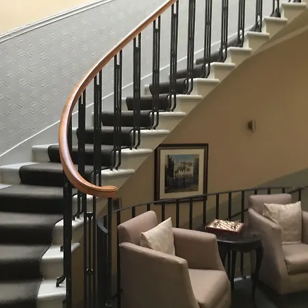 The Salisbury Édimbourg