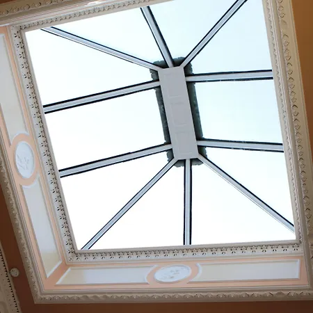 Отель Thistle 3*