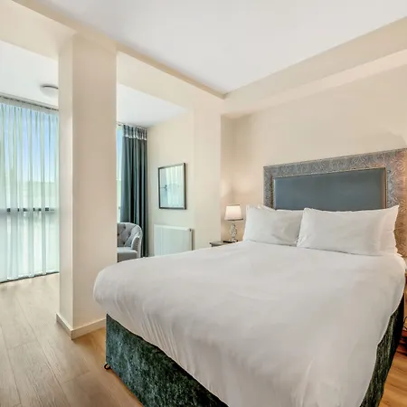 Princes Street Apartahotel 4*