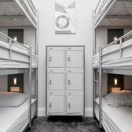 Hostel Revolver Edinburgh