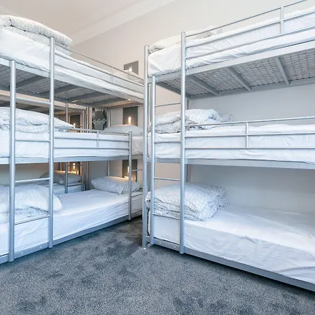 Hostel Revolver *