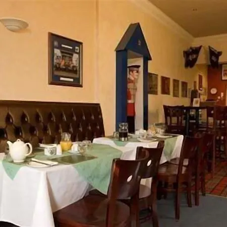 Hotel The Guards 3*