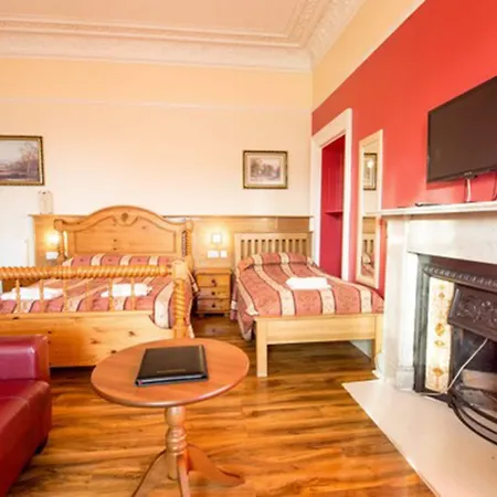 Corstorphine 3*