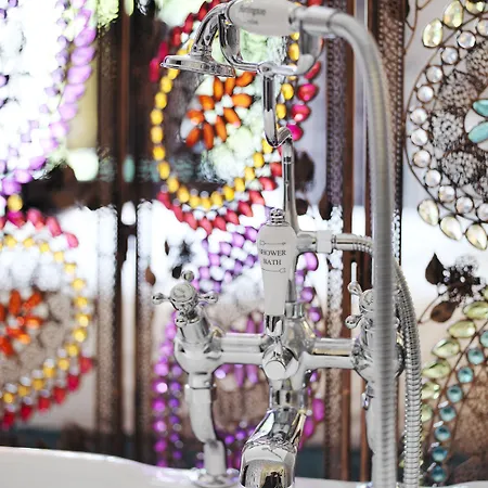 24 Royal Terrace Hotell 4*