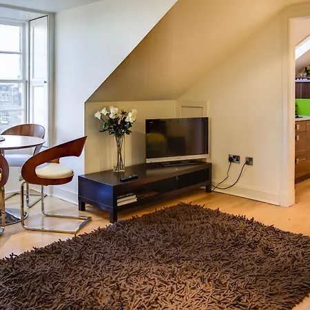 Clarendon Luxury Hotel 4*