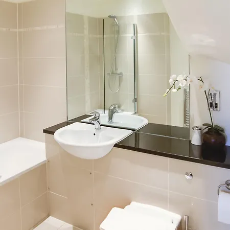 Отель Clarendon Luxury Эдинбург