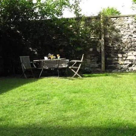 Six Brunton Place Bed & Breakfast 5*
