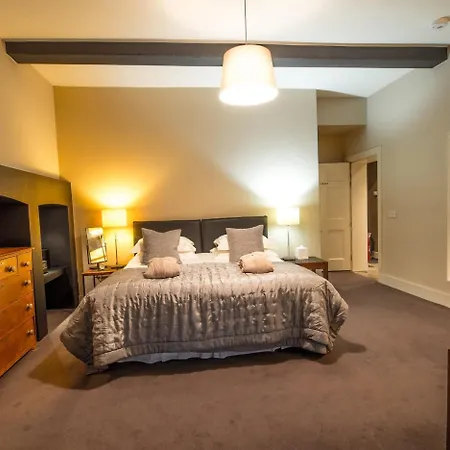 Bed & Breakfast Six Brunton Place 5*
