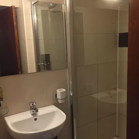 Pensión Adelphi 3*